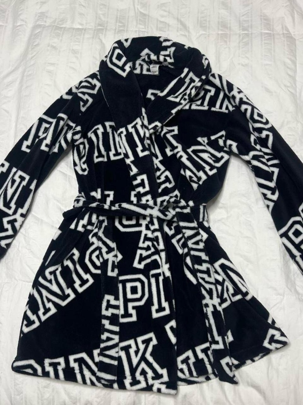 PINK Victoria's Secret Black & White Plush Sleepwear Robe